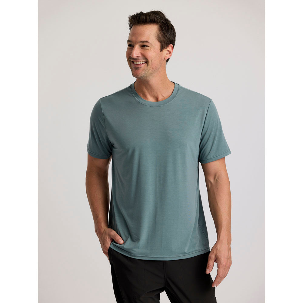 Men&#39;s Elevate Lightweight Tee