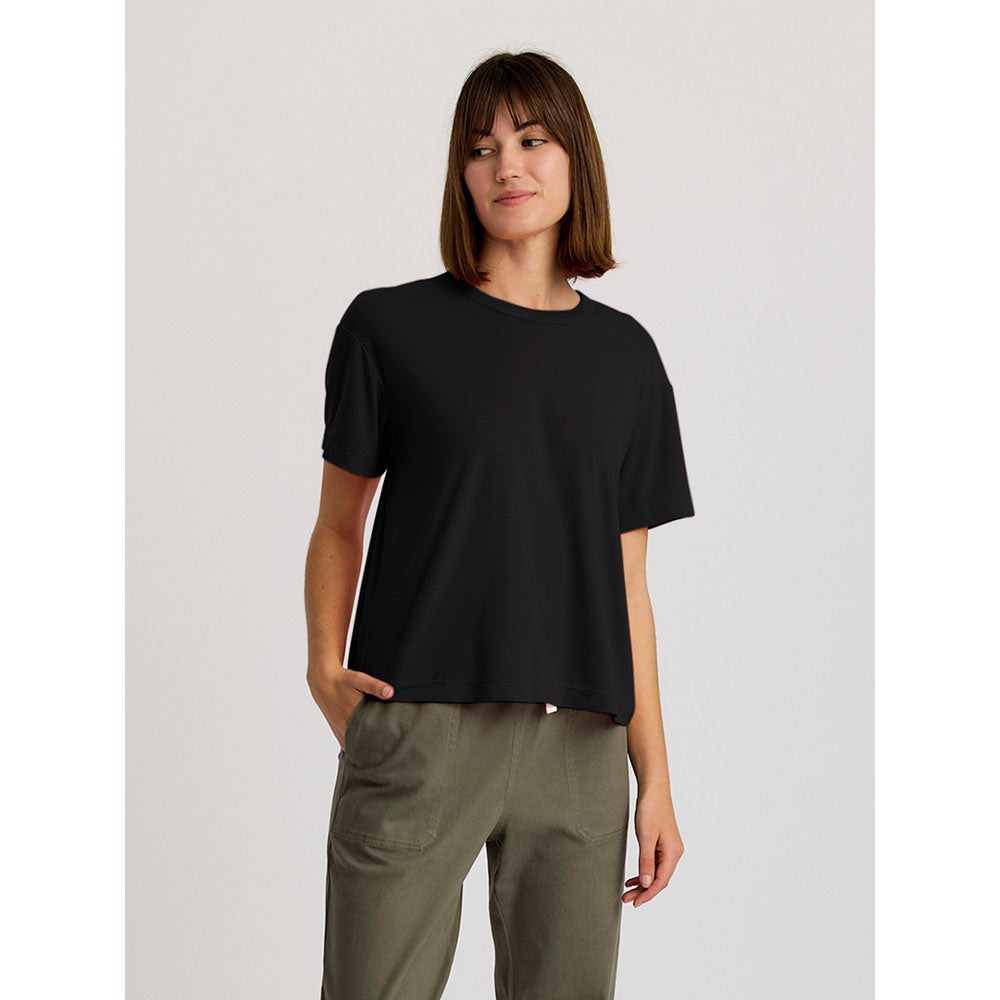 Women&#39;s Elevate Lightweight Tee